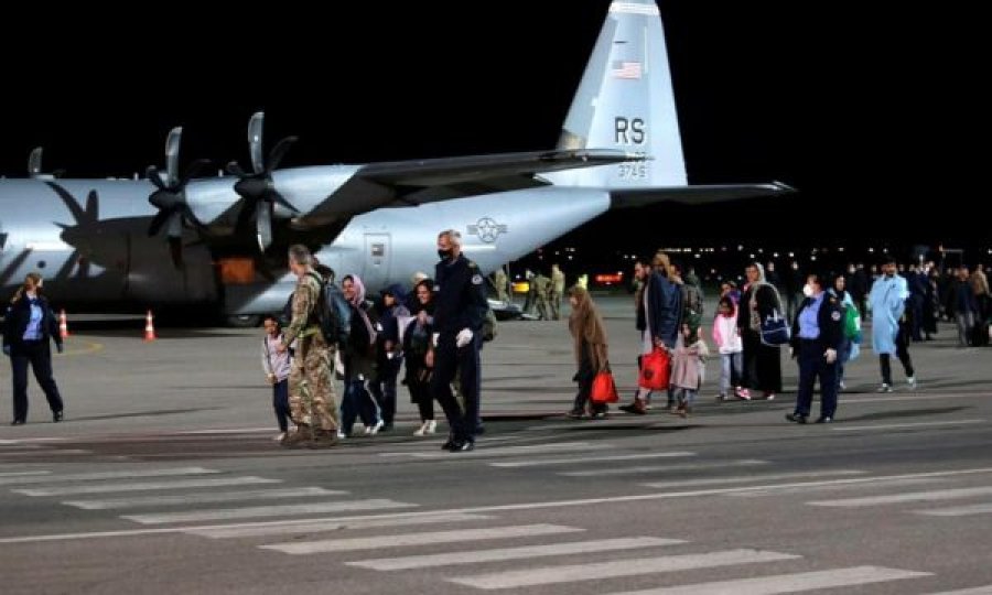 Prapa dyerve të mbyllura, mbi 750 shtetas afganë në Kosovë presin vizat