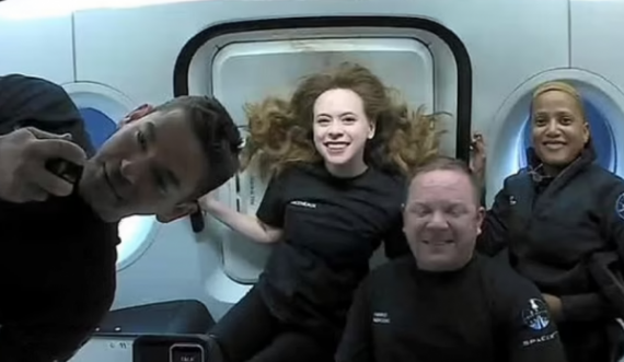 Probleme me tualetin në anijen kozmike të “SpaceX”, urina rrodhi brenda kapsulës