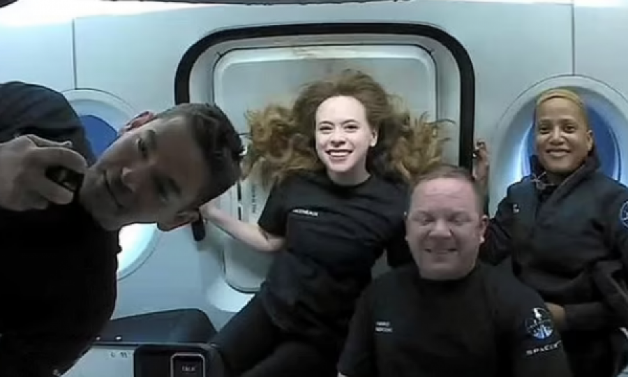 Probleme me tualetin në anijen kozmike të “SpaceX”, urina rrodhi brenda kapsulës