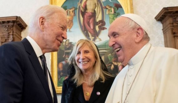 Joe Biden takon Papa Françeskun