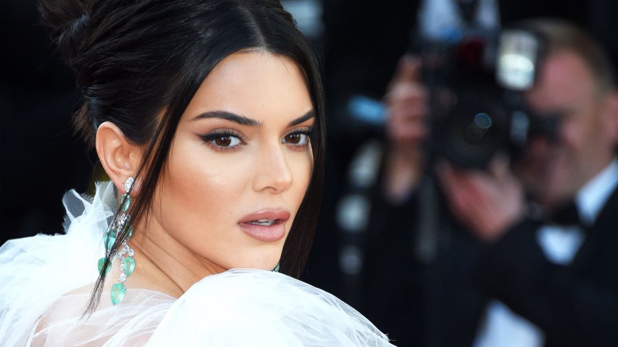 Kendall Jenner e veshur tejet me stil del për darkë