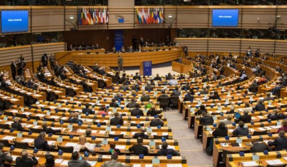 Vuçiqit i del punë me Parlamentin Evropian: Po ia kërkojnë dosjes e UDB-së