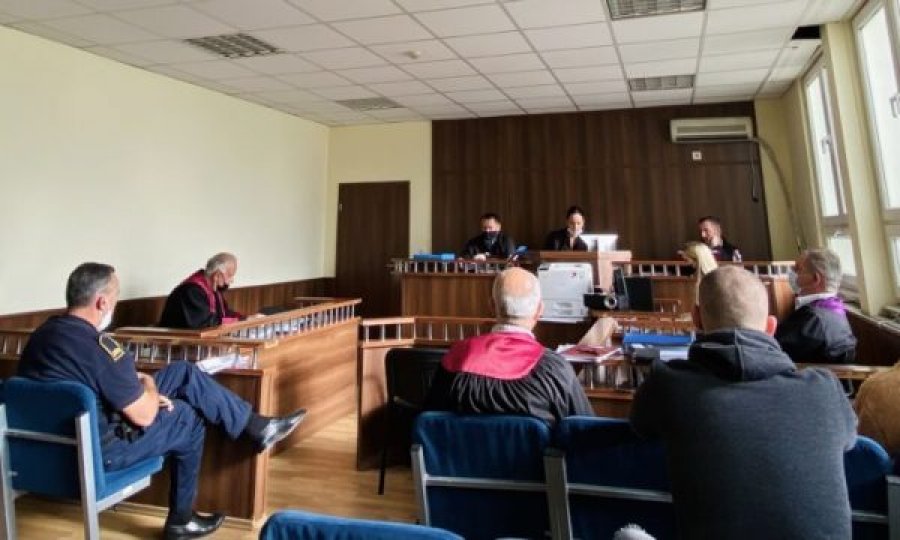 I akuzuari për vrasjen me tetë plumba në Istog thotë se kur ndodhi vrasja ka qenë tek nëna e tij për drekë