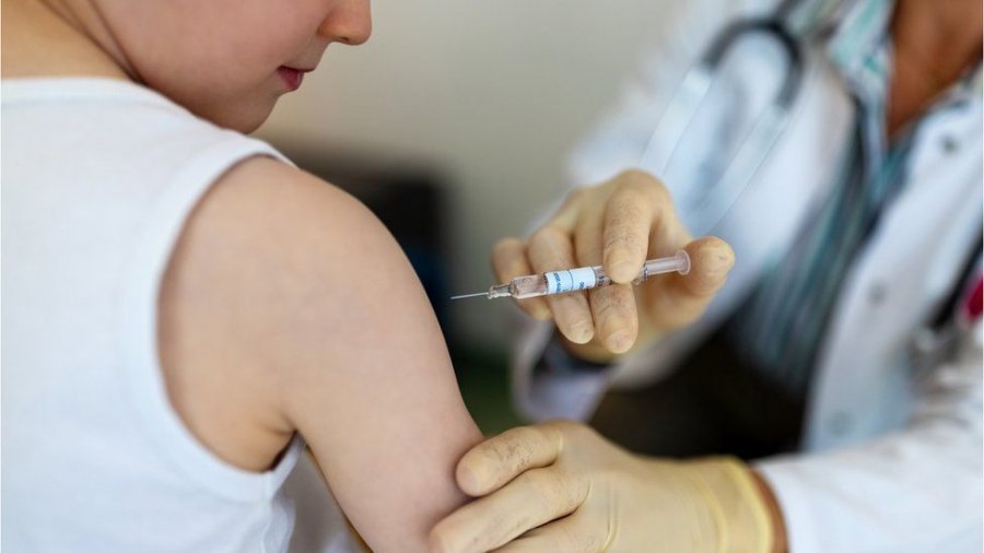 Kosova ende pa vendim për vaksinimin e fëmijëve