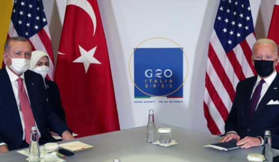 Biden takohet me Erdoganin në Romë: SHBA e shqetësuar për sistemin raketor rus të Turqisë