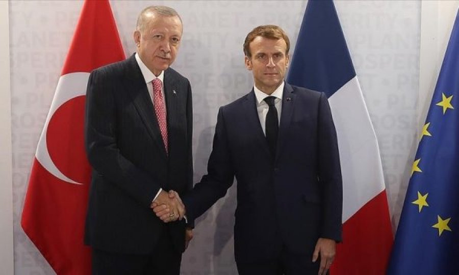 Erdogan takim kokë më kokë me Macronin