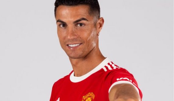 Ronaldo zbarkon në tokën e Manchesterit