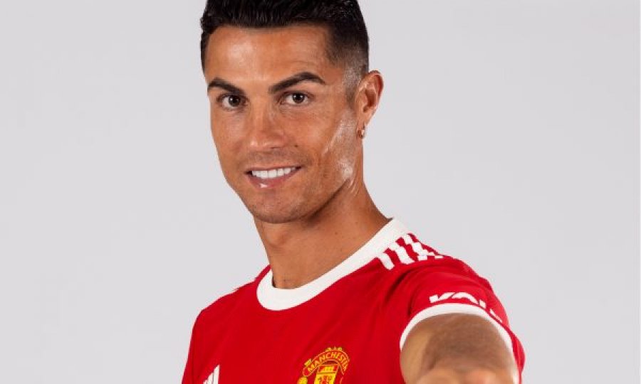 Ronaldo zbarkon në tokën e Manchesterit