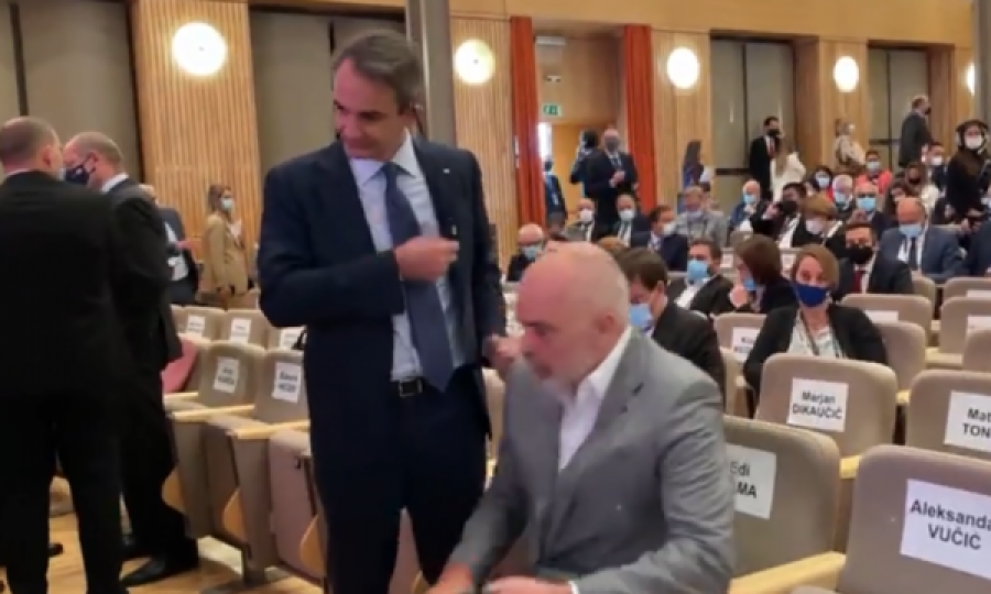  Pamje: Edi Rama s’e njeh kryeministrin grek me maskë, pastaj brof në këmbë 