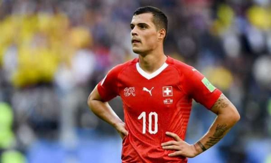 “Ndoshta nuk është i informuar” – krejt skuadra vaksinohet, Granit Xhaka jo