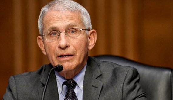  Anthony Fauci: Ka gjasë që do të nevojiten tri doza për mbrojtje të plotë 