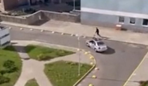 I dyshuari i bën telashe policinë me skuter, nuk arrijnë ta kapin