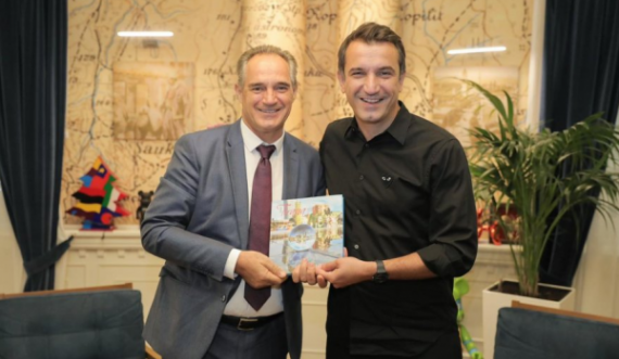 Veliaj përshëndetet me ambasadorin e Kosovës në Shqipëri