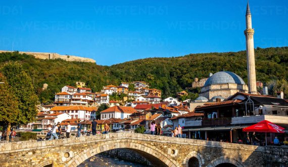 Daja e kërcënon mbesën në Prizren