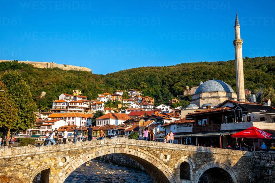 Daja e kërcënon mbesën në Prizren