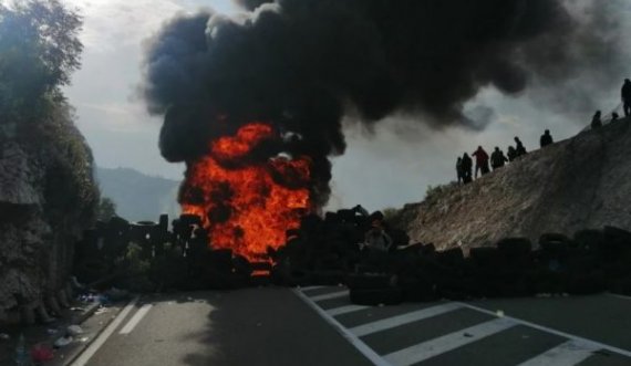Raportohet për dhjetëra të plagosur nga protesta në Mal të Zi