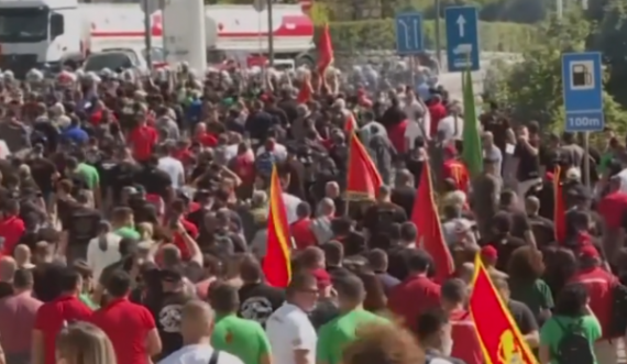 Një ceremoni fetare shkakton trazira në Malit të Zi