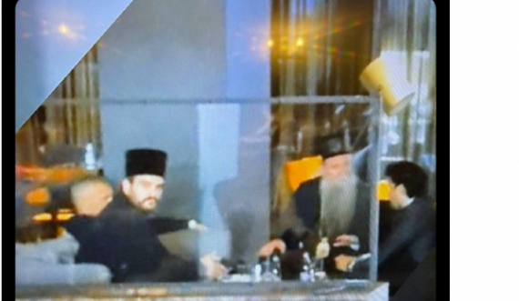 Dalin fotografi të Dritan Abazoviqit me priftërinjtë ortodoksë