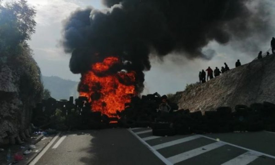 Raportohet për dhjetëra të plagosur nga protesta në Mal të Zi