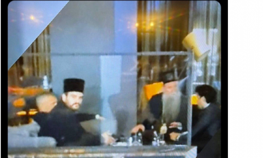 Dalin fotografi të Dritan Abazoviqit me priftërinjtë ortodoksë