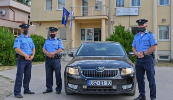 Kryetari i Kamenicës ia jep Policisë makinën e tij zyrtare për shfrytëzim
