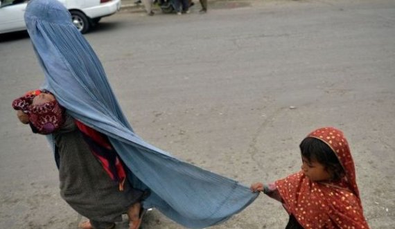  “Ku shkon pa shoqërues”? Jeta nën drejtimin e talebanëve, çfarë ndalohet për gratë në Kabul 