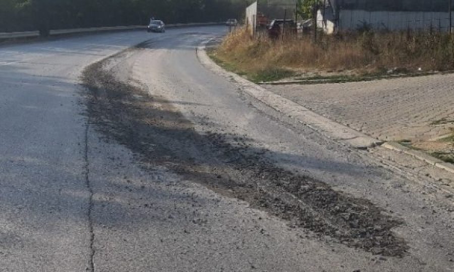  Ndoti asfaltin me beton, kompania në Prizren gjobitet me 1 mijë euro 