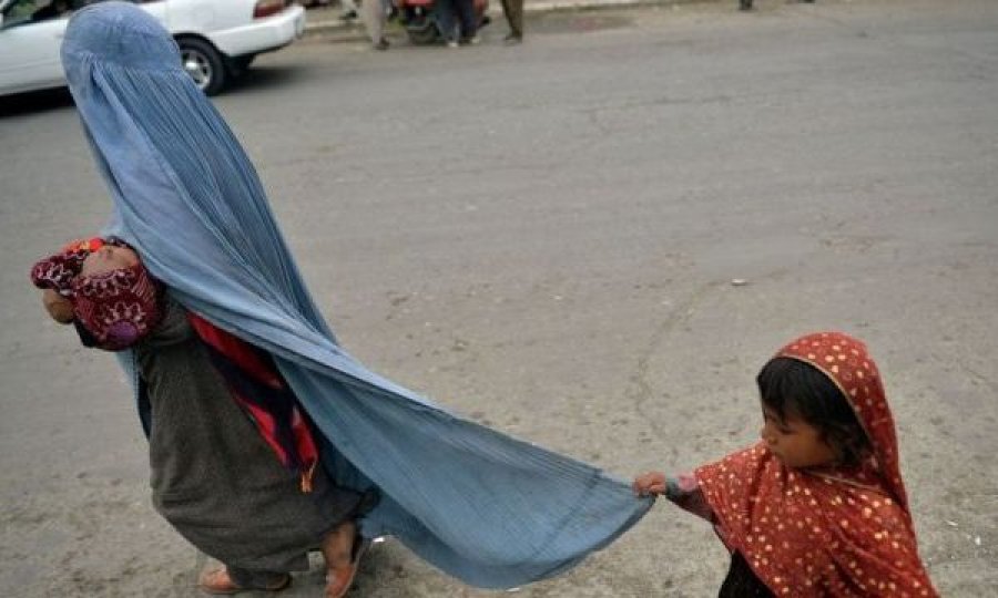  “Ku shkon pa shoqërues”? Jeta nën drejtimin e talebanëve, çfarë ndalohet për gratë në Kabul 