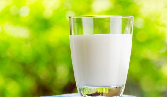 Konsumi i qumështit/ Zbuloni si ndikon tek sëmundjet e zemrës?