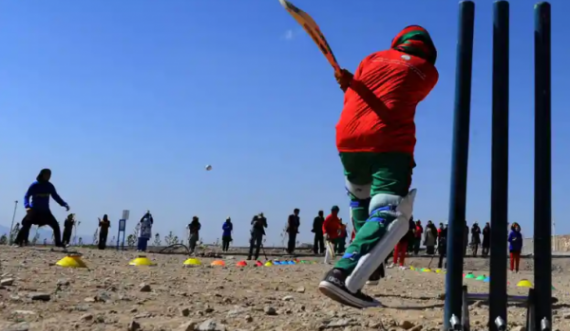  Talibanët do t’ua ndalojnë sportin grave: S’është e nevojshme të luajnë kriket 