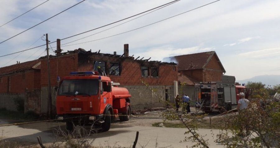 Kjo është shtëpia brenda së cilës dyshohet se kanë vdekur dy fëmijë si pasojë e zjarrit, njëri 10 e tjetri 13 vjeç 