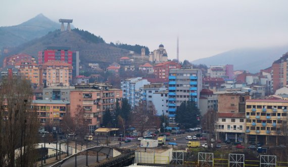 Motra e bën për spital motrën në Mitrovicë të Veriut