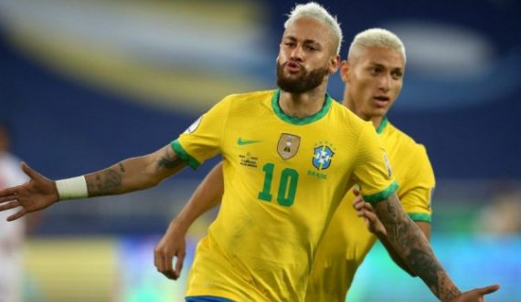 Brazili fiton pastër ndaj Perus, shkëlqen Neymar