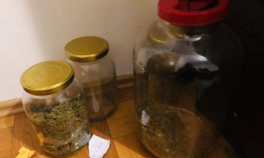 Policia jep detaje rreth aksionit ku u konfiskuan 17 kg marihuanë