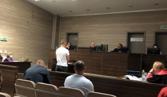 “Tu e goditë me stupc në kokë”, djali dëshmon se se nipat ia vranë babain