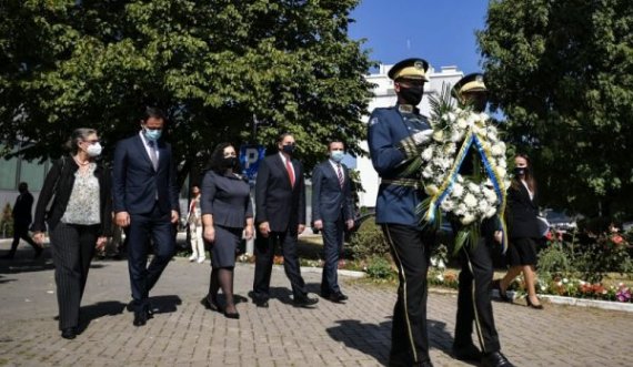 Osmani, Konjufca e Kurti bëjnë homazhe për nder të 20-vjetorit të sulmeve terroriste në SHBA