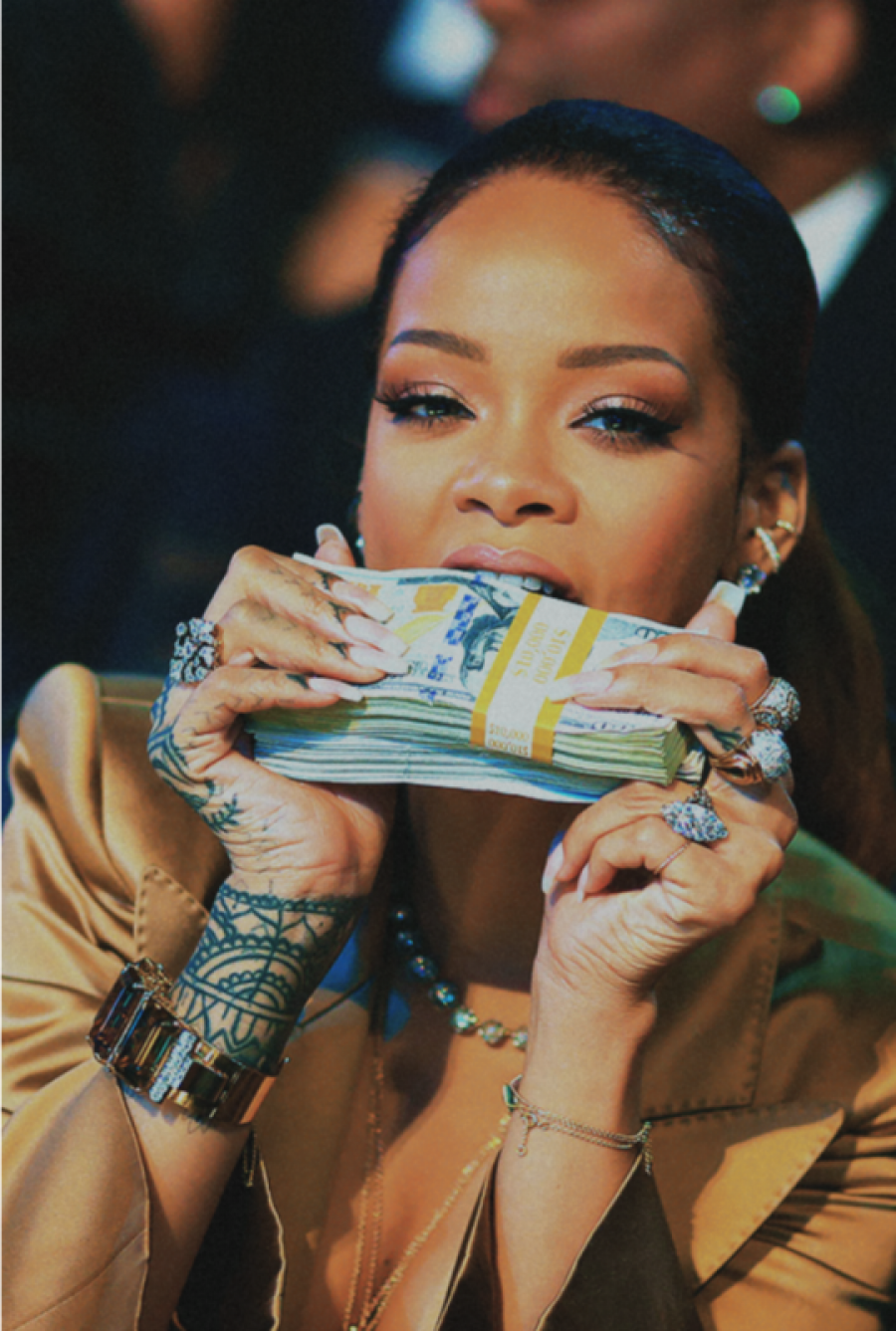 Rihanna shfaqet në publik me pallton me vlerë marramëndëse