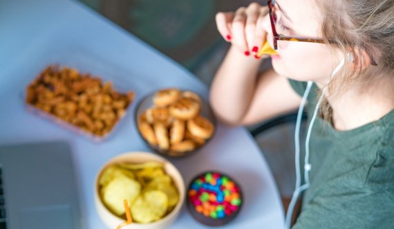 Studimi i fundit: Ushqimi i shpejtë mund të luajë një rol kyç në stres dhe depresion