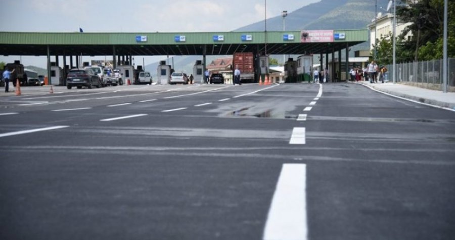 Masat e reja kufizuese, vijojnë pritjet dhe ankesat e qytetarëve në kufirin Kosovë- Shqipëri 