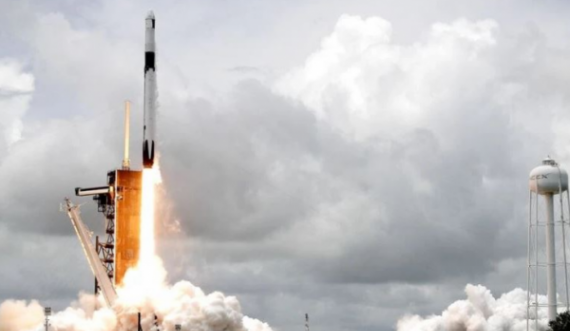 SpaceX do të dërgojë ekuipazhin e parë civil në orbitë