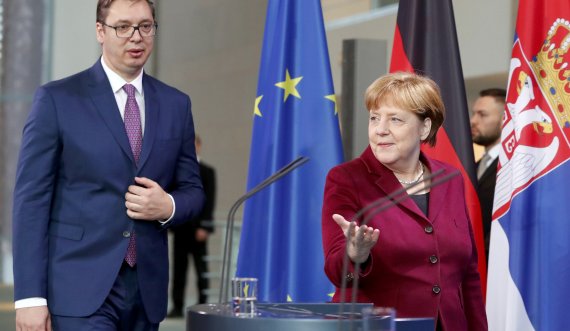  Merkel e çon ne qiell Vuçiqin: Vuçiqin e njoh si njeri dhe ai nuk jep premtime te rreme 
