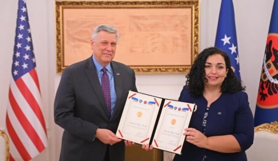 Osmani dekoron ambasadorin Kosnett me urdhrin 'Dr. Ibrahim Rugova' 