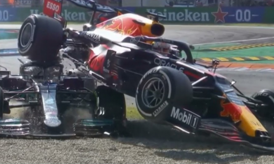 Pamje nga përplasja e tmerrshme me Verstappen që ka mundur t’i kushtonte me jetë Hamiltonit