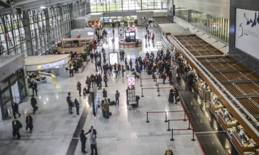  Arrestohet në aeroportin “Adem Jashari”, dyshohet për falsifikim të leje qëndrimit të një shteti tjetër 