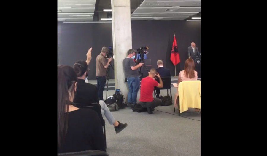 Federata Evropiane e Gazetarëve i reagon Ramës pasi nuk i lejoi gazetarët e Kosovës t’i bënin pyetje Merkelit