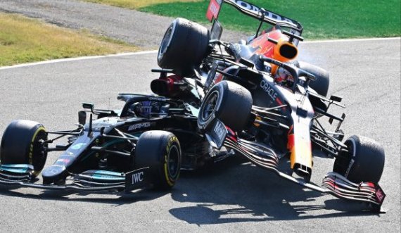 Video e jashtëzakonshme nga aksidenti i frikshëm mes Hamiltonit dhe Verstappenit