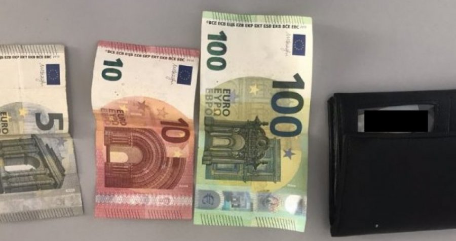 Polici gjen portofolin me para të një 78-vjeçari në Kaçanik, e dorëzon në stacion  