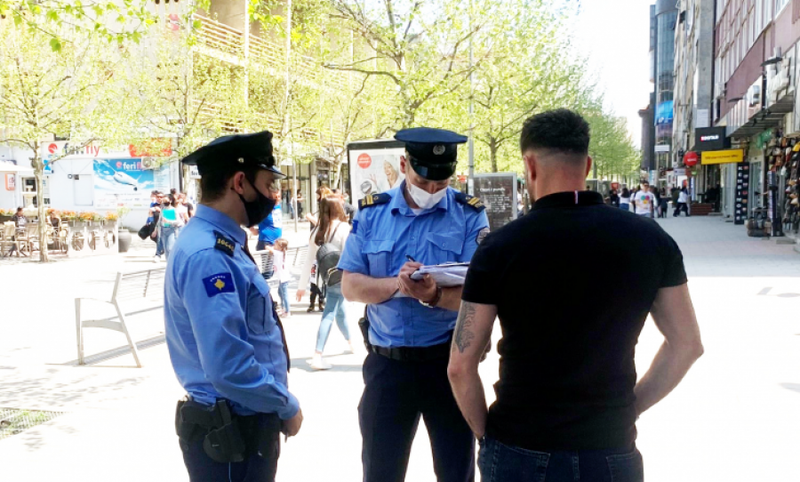 Shqiptohen mbi 2 mijë gjoba për qytetarët që nuk respektuan masat antiCOVID-19