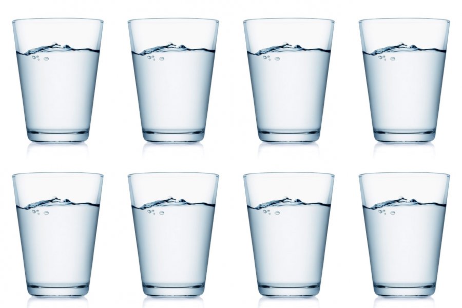 Mësoni se çfarë ndodh me trupin tuaj kur pini 8 gota ujë në ditë 