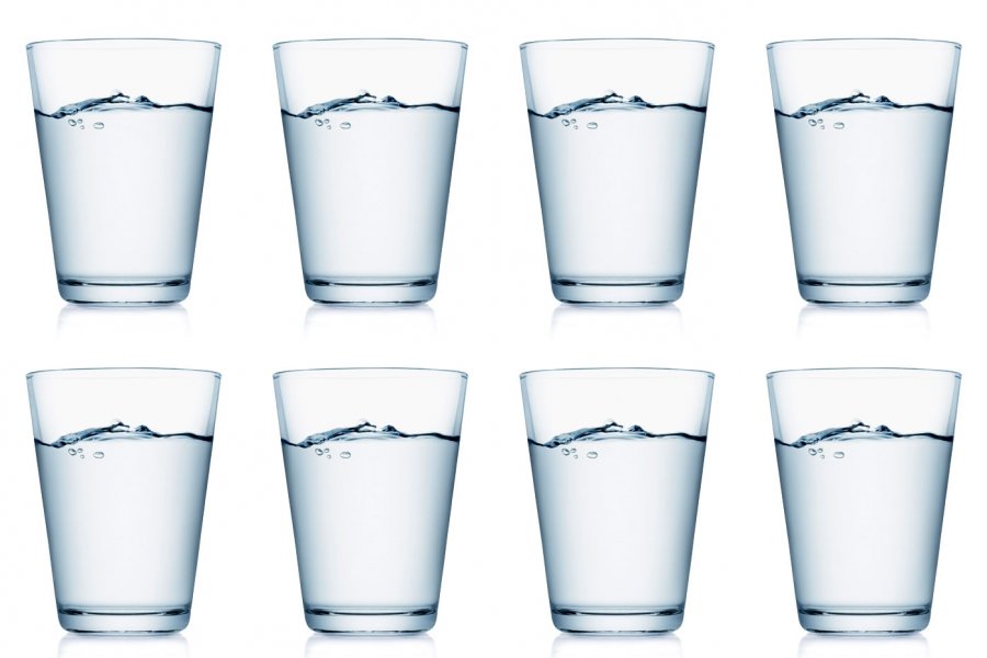 Mësoni se çfarë ndodh me trupin tuaj kur pini 8 gota ujë në ditë 